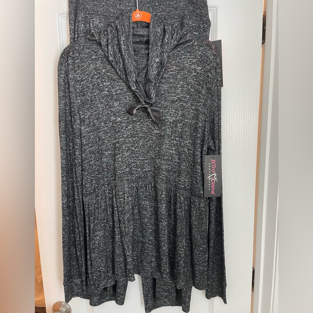 Betsy Johnson Performance 2pc cropped pants and drawstring cowl neck top sz L